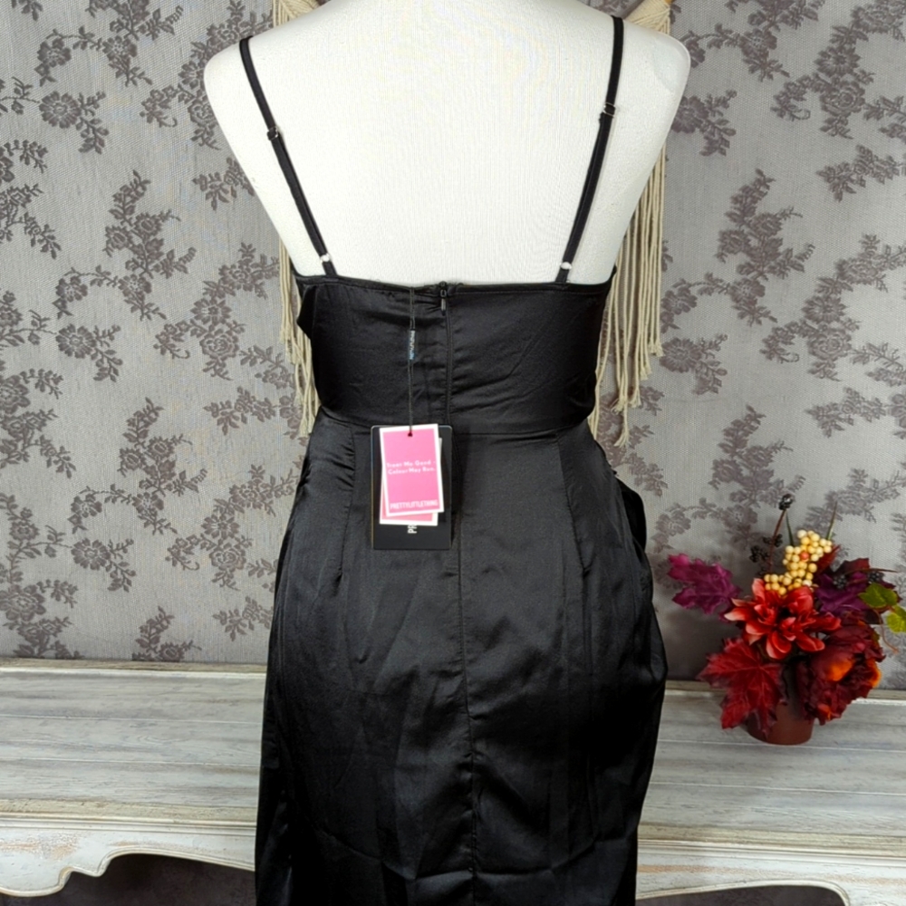 Pretty Little Thing little black dress - Picture 6 of 10